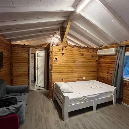 Gasthuis Oleaqua Bungalow Village & Caravan Park