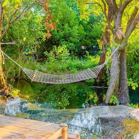 בית הארחה Oleaqua Bungalow Village & Caravan Park מוגלה