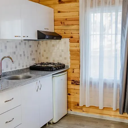 Oleaqua Bungalow Village & Caravan Park * מוגלה