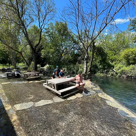 Oleaqua Bungalow Village & Caravan Park מוגלה